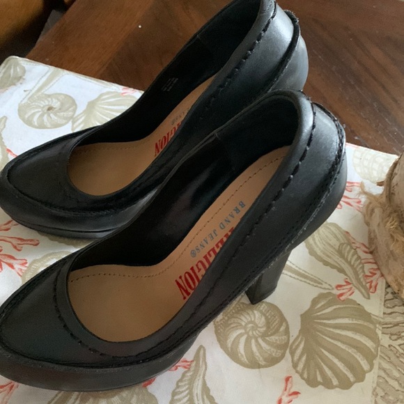 True Religion Black Leather heels size 7M NWOT - Picture 5 of 10